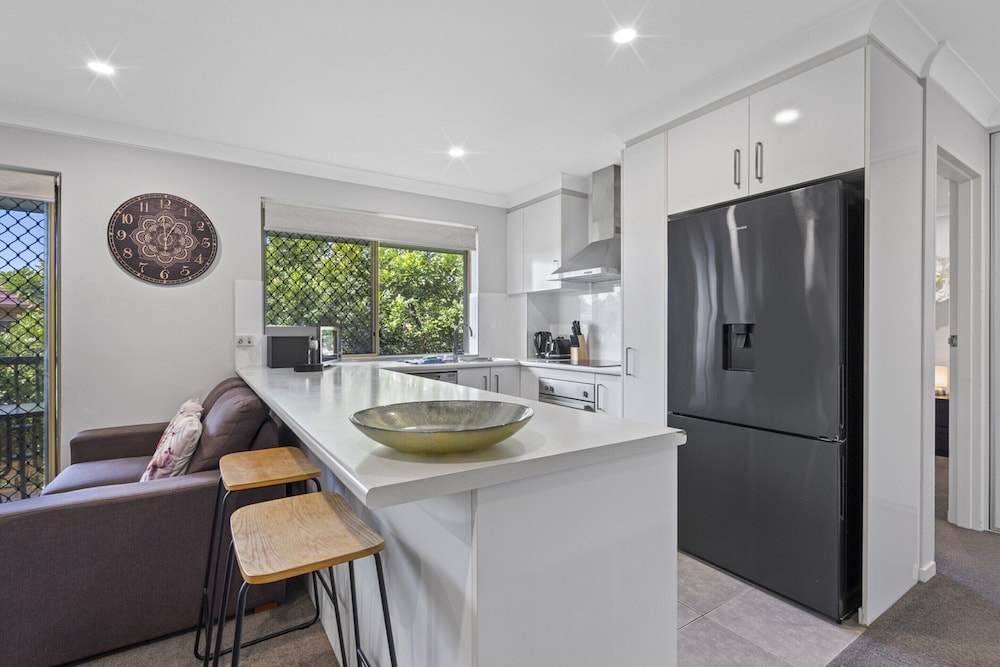 Charming 3-bed Apartment Near Local Shops