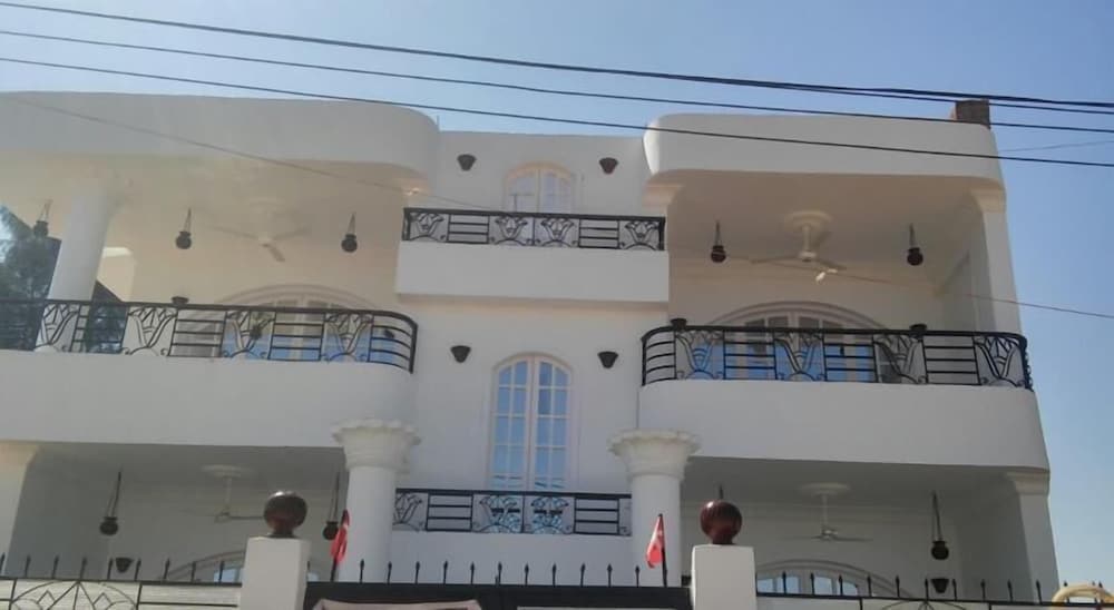 Lotus Lis House