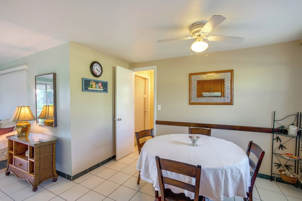 3 Mi to Beach! Sunny Englewood Retreat w/ Lanai