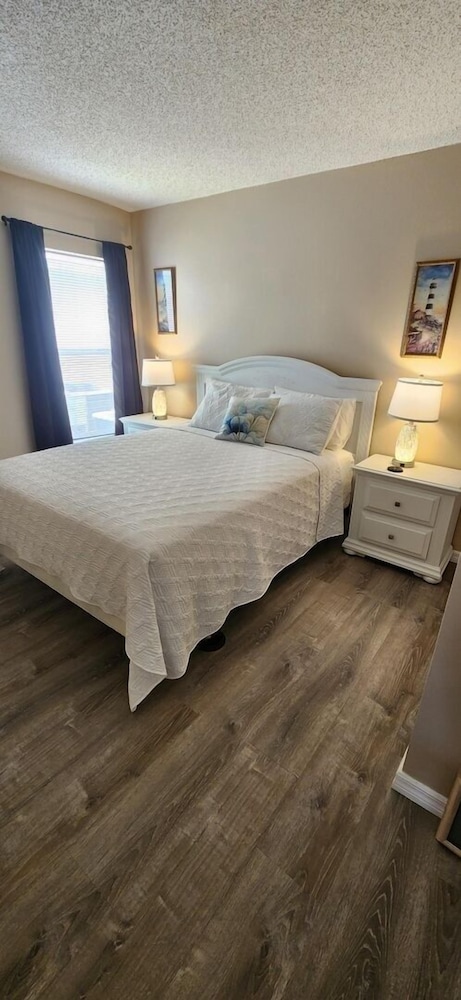 LKB4705AW 4 Bedroom villa in Lake Berkley 4 Home