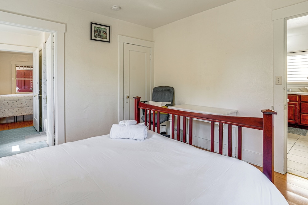 Walkable East Bay Home - 2 Mi to Bart Station