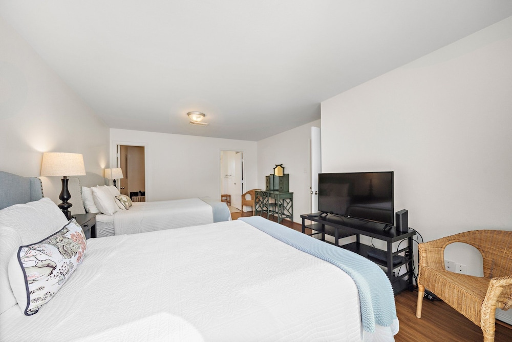 Crab Claw by Ryson Vacation Rentals