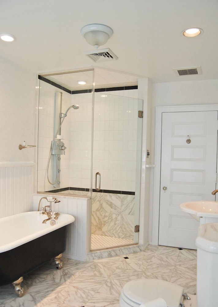 The Albanus Phillips Inn
