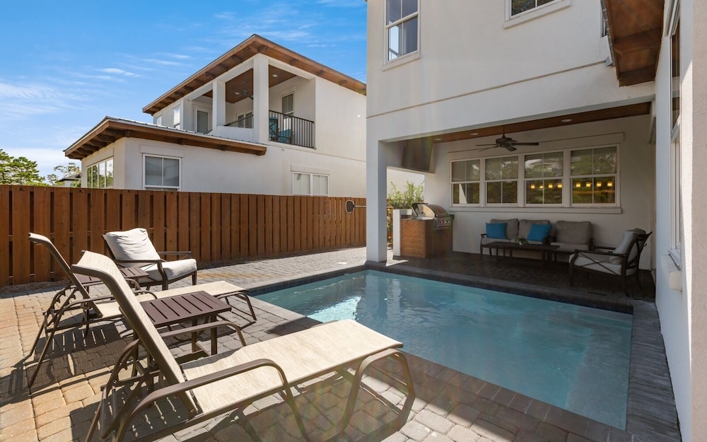 5BR Getaway w/ Private Pool, Golf Cart, 4 Bikes & 30A Convenience!