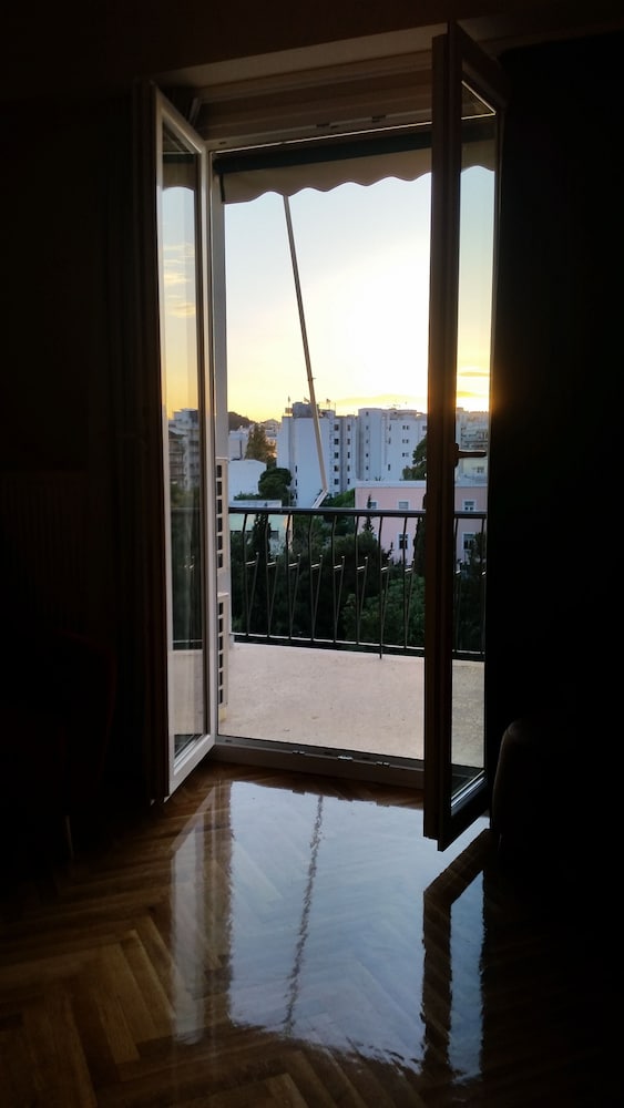 Luxurious 4 Bdrm 3Bath Apt 1- Athens
