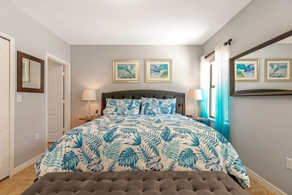 Luxury 4br Retreat W/ Pool, Game Room Near Disney 4 Bedroom Villa