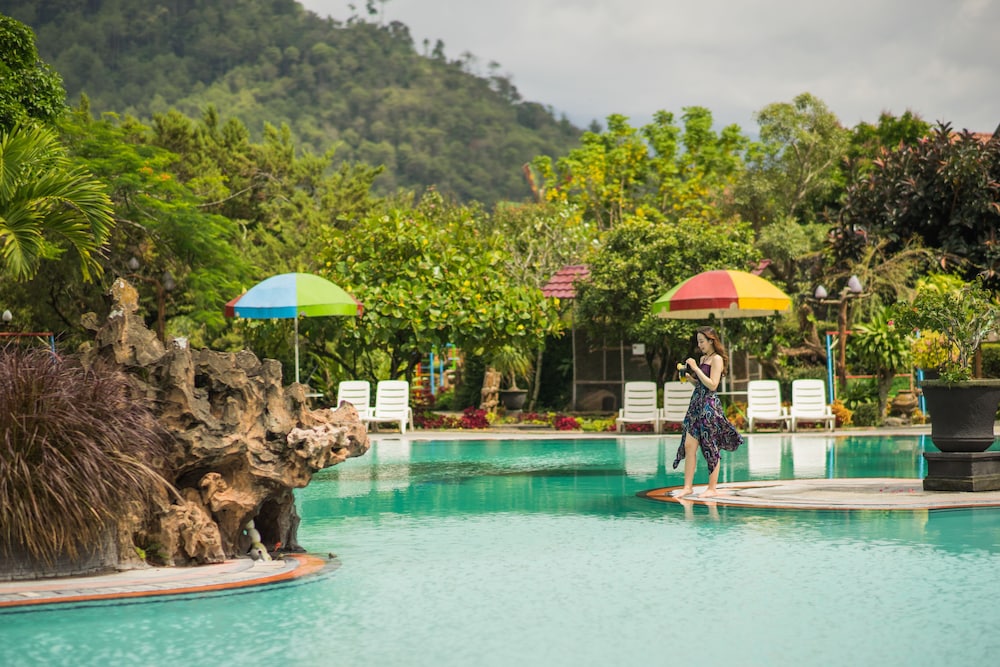 Royal Hotel and Villa Batu