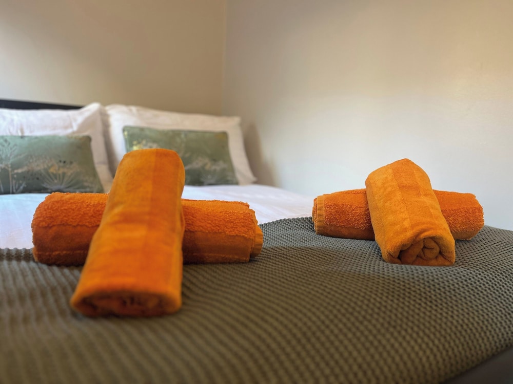 Apt - Sleeps 5 - Short Walk To Attractions