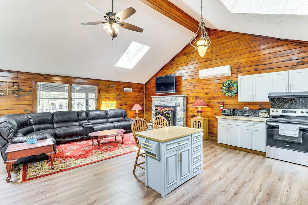 Long Pond Log Cabin w/ Hot Tub Soaks & Outdoor Fun