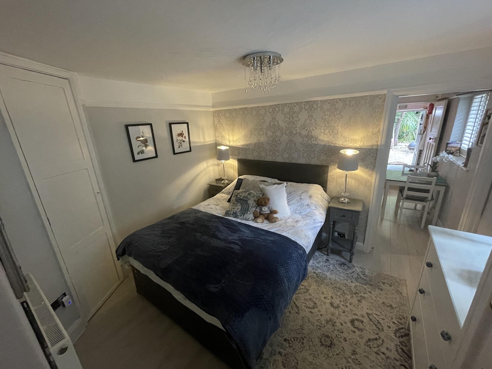 Stunning 1-bed Cottage With Hot Tub in Ross-on-wye view 3
