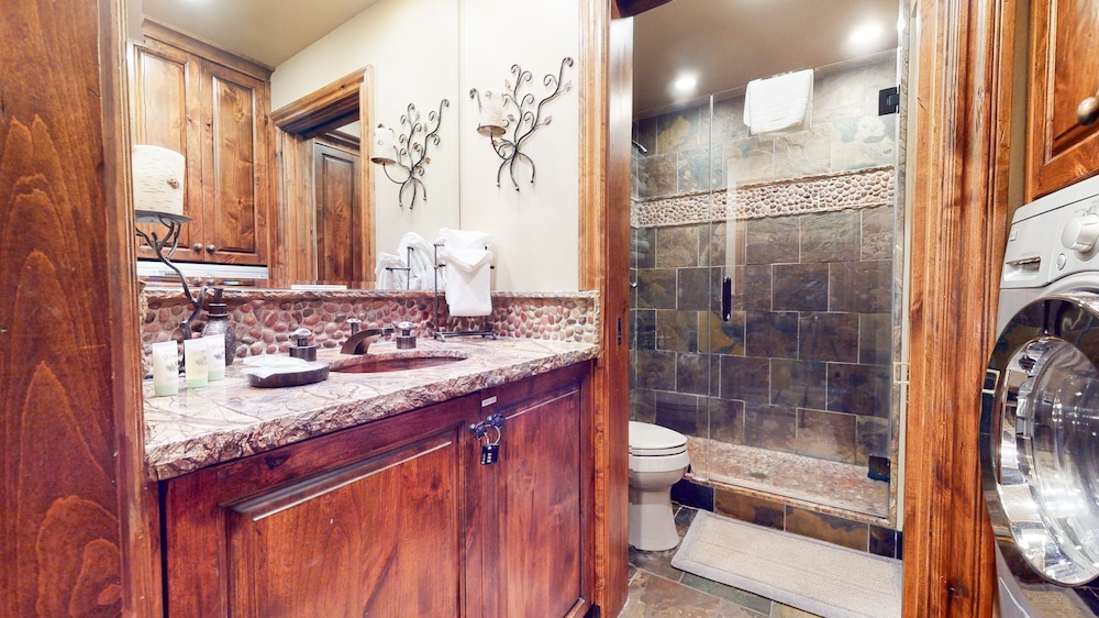 Snowcreek II 269 Pet-Friendly, Remodeled, On the Snowcreek Meadow by RedAwning