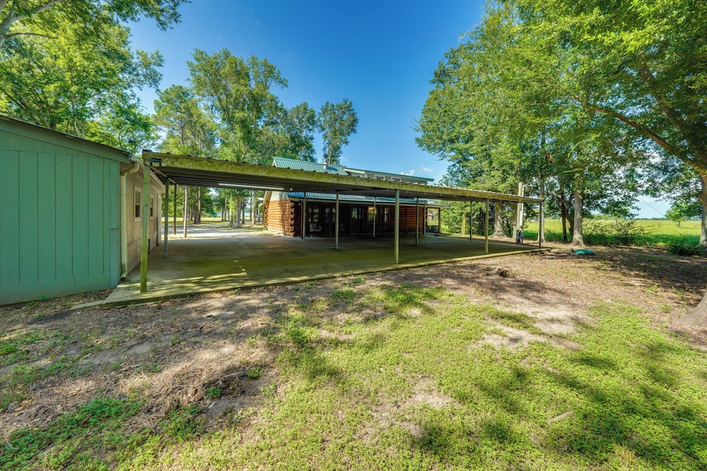 < 1 Mi to Casinos: Countryside Louisiana Getaway!