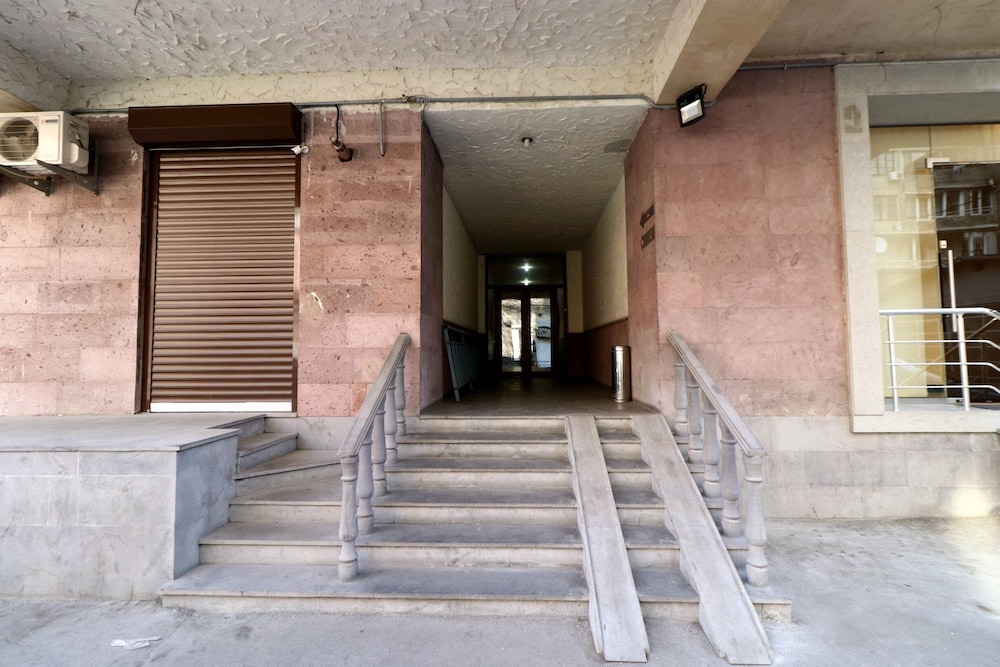 Stay Inn on 33.1 Mashtots Ave.