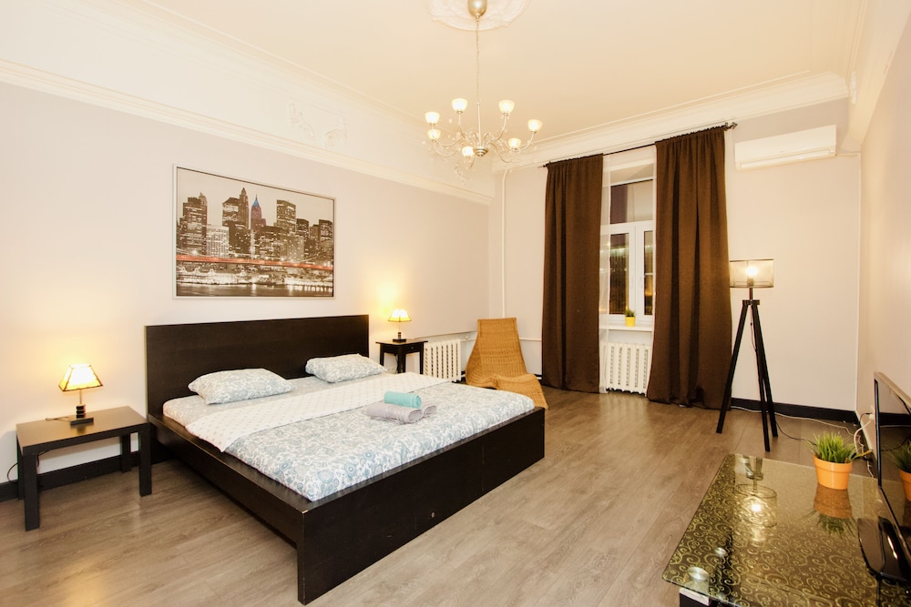 LUXKV Apartment on Zemlyanoy Val 52
