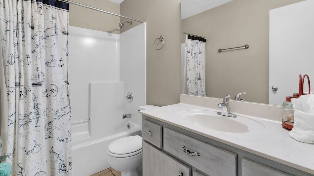 2BR Steps to Sand Pool, Near Pier Park + Free Attraction Tickets!