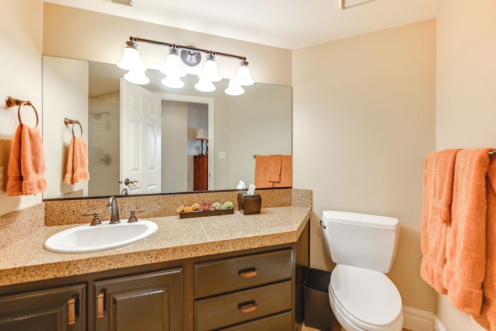 Golf Getaway 5 Mi to Dtwn: Las Palmas Resort Condo