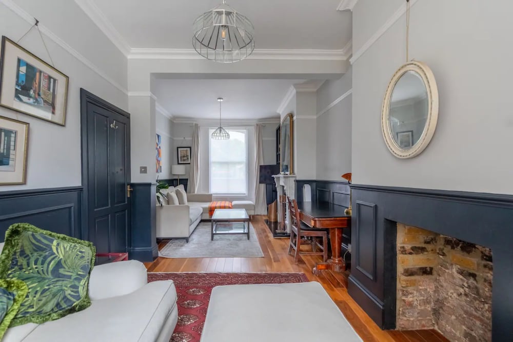 Stylish 2 Bedroom Home in Islington With Garden