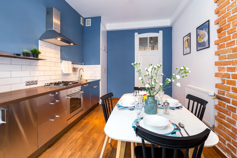 FriendHouse Apartments