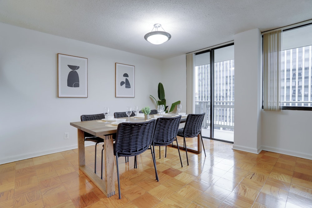 Convenient Apt Near Airport