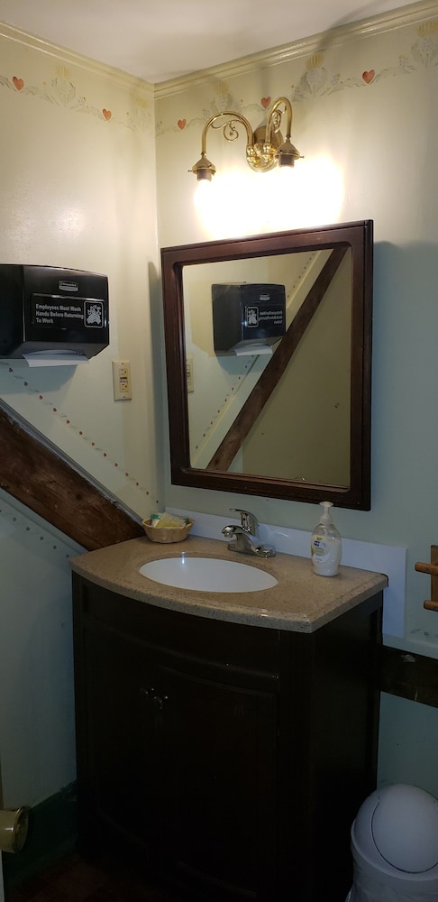 Hawks House Inn