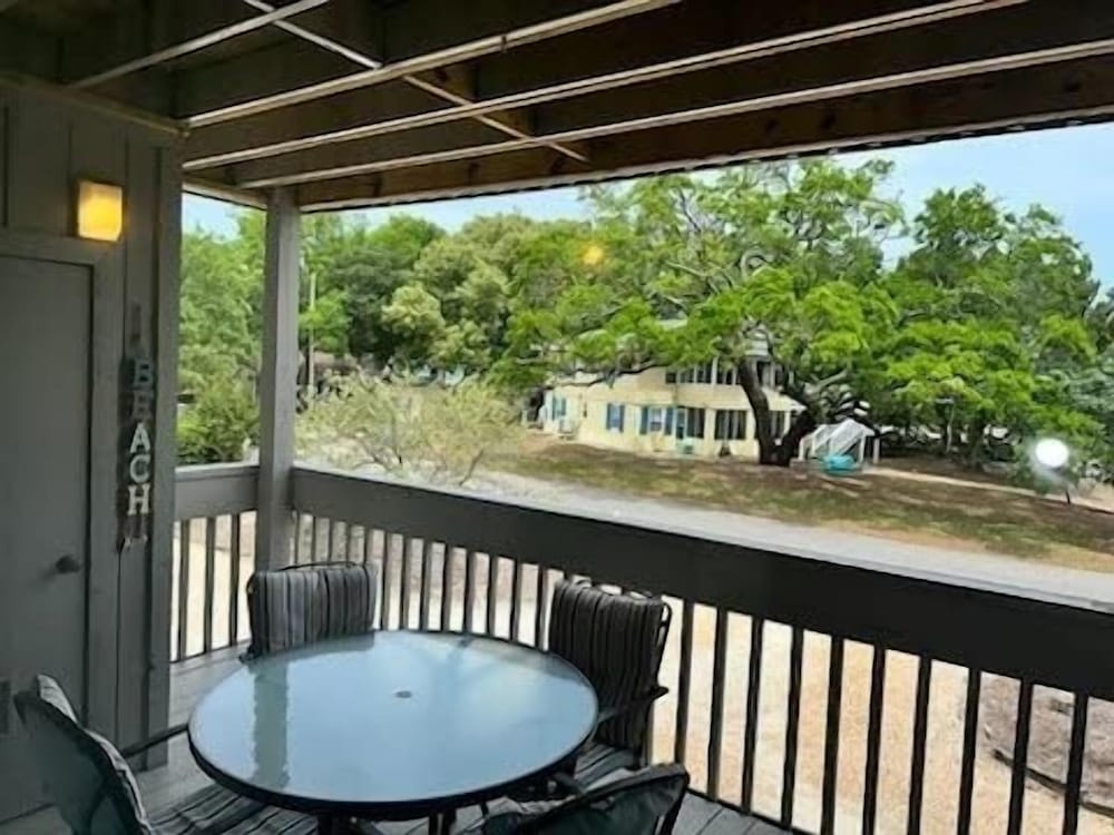 Sea Grove 2 Bedroom Condo by Redawning
