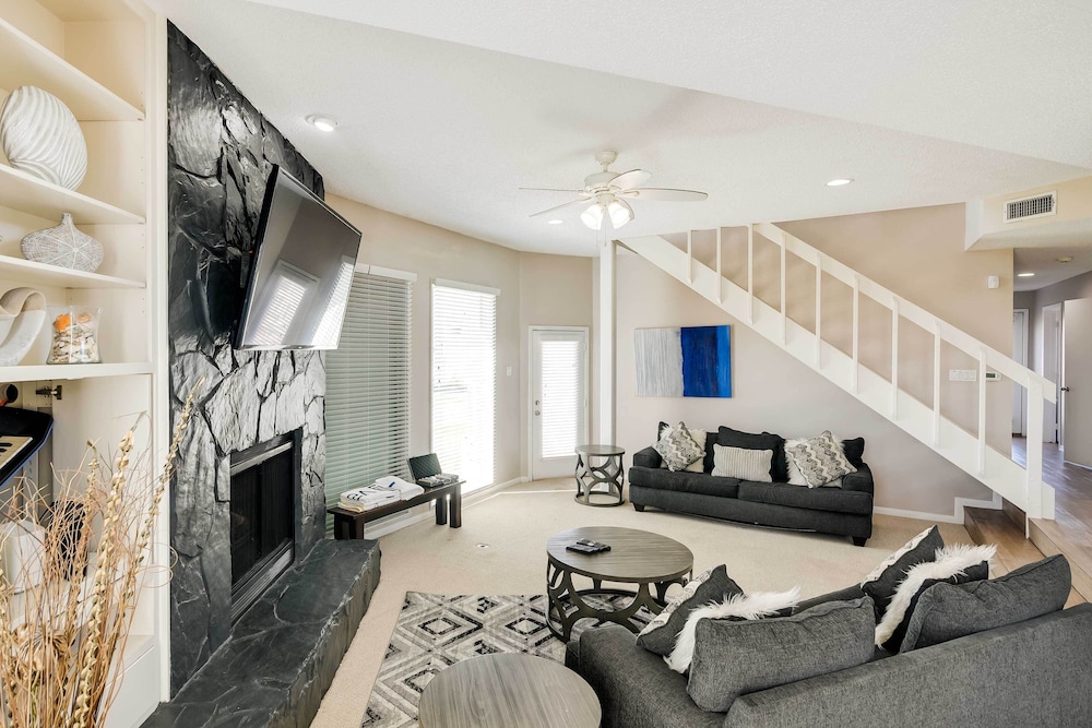 Pet-friendly Galveston Home w/ Wraparound Deck