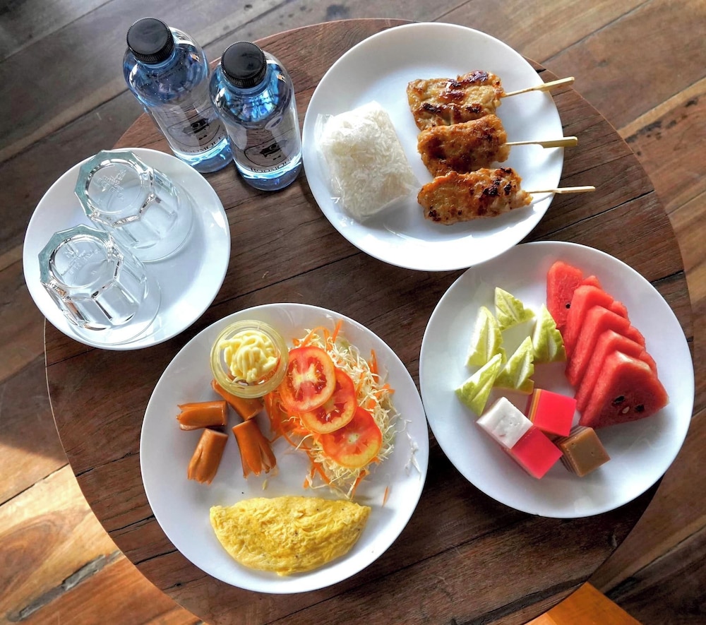 Hotel Roomquest Rimrabeang Amphawa Floating Market - Image 1