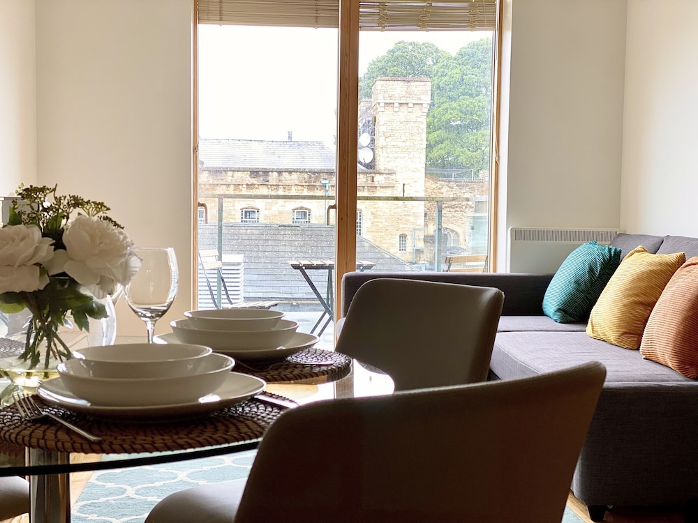 Oxford Vacations - Oxford Castle View Apartment - Property Image 1