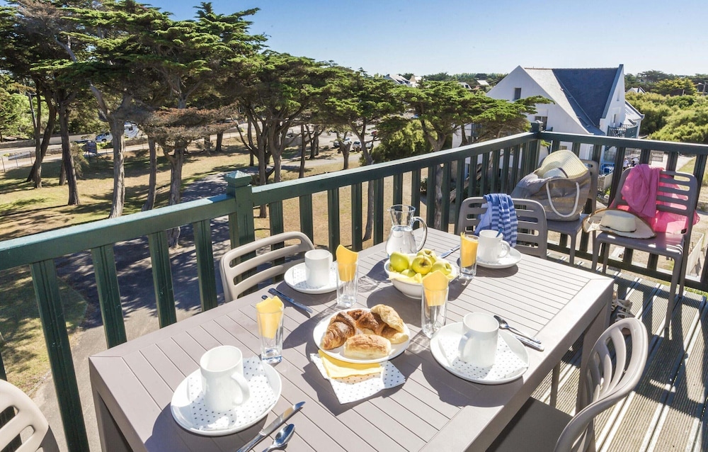 Coastal Stay Near Salt Marsh Trails