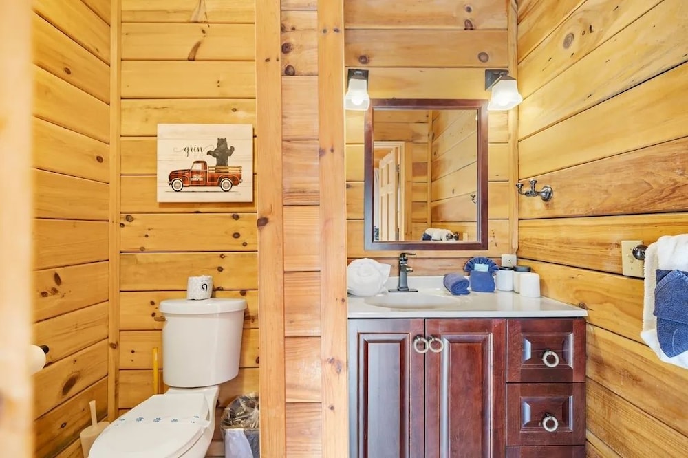 Hillbilly Hideaway 4 Bedroom Cabin