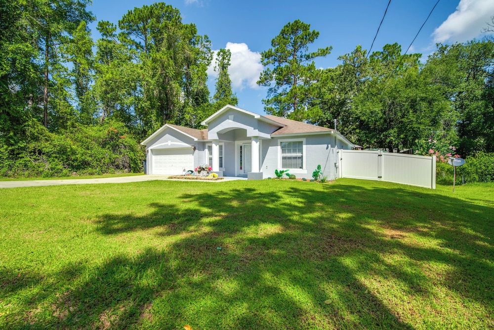 8 Mi to Silver Springs: Tranquil Home w/ Gazebo