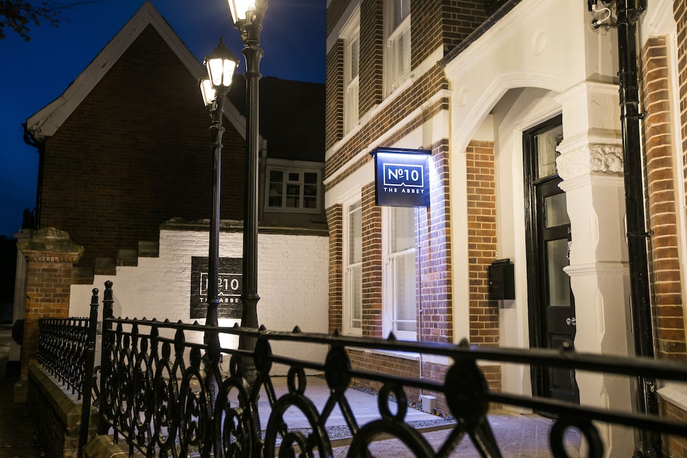 Number 10 The Abbey