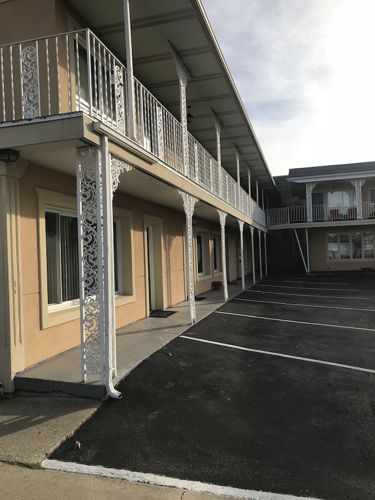 River Road Motel