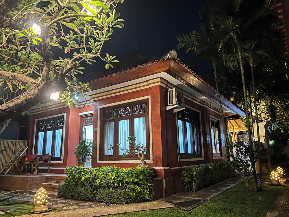 Villa Tiga Naga Sanur