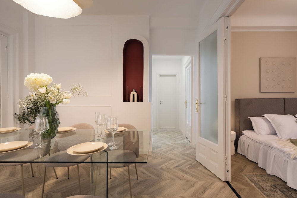 Refined & Spacious 3-Bedroom Flat Near Cismigiu, Balcony with Boulevard Views