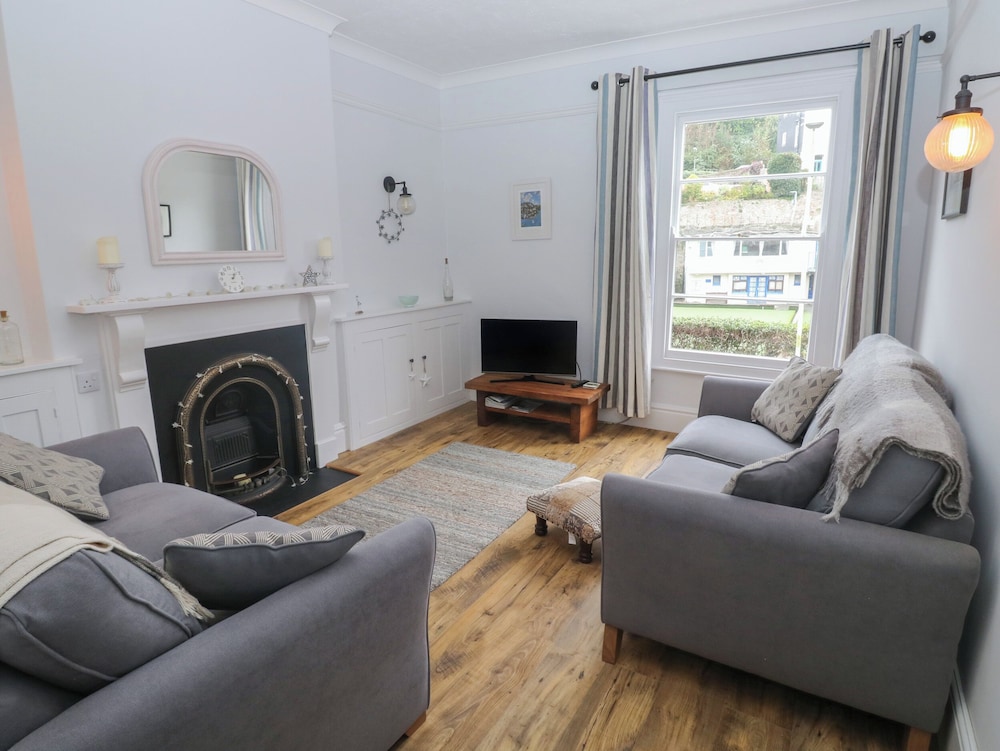 The English School, Flat 2
