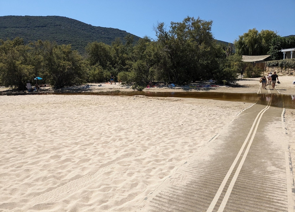 Chalet in Propriano Near Sandy Beaches