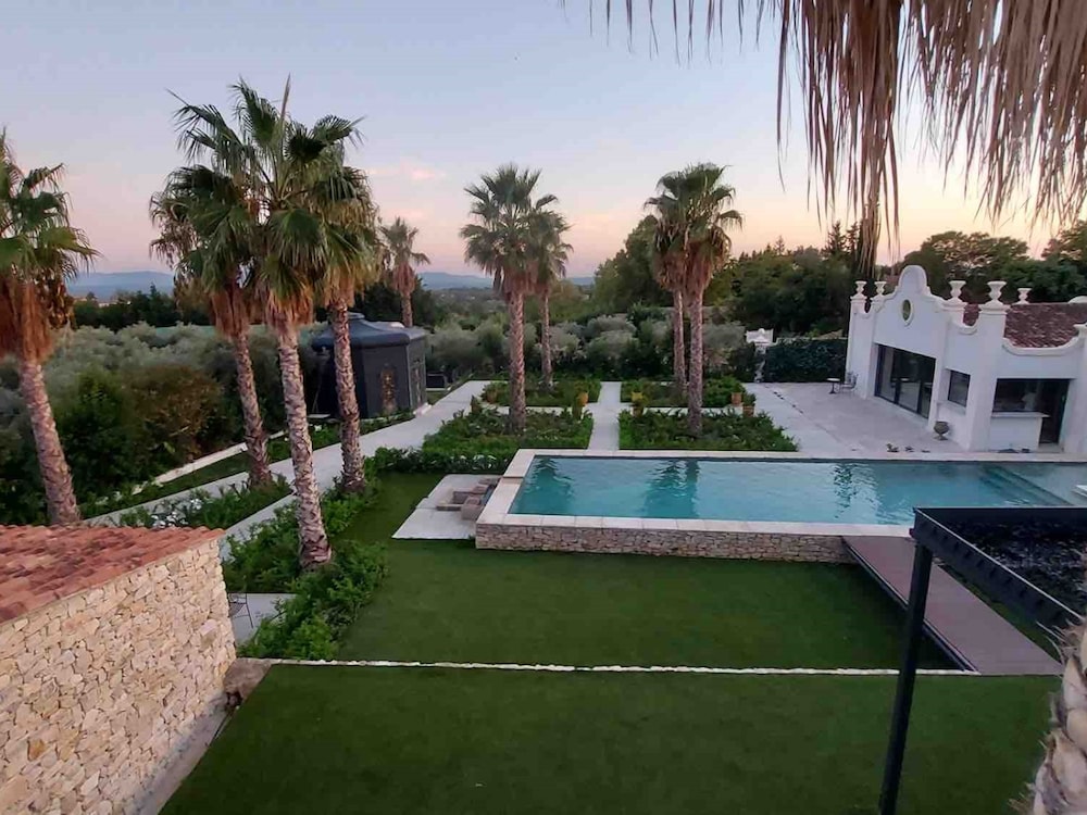 Chambre Luxe Piscine Jardin vue Solarium Palmeraie