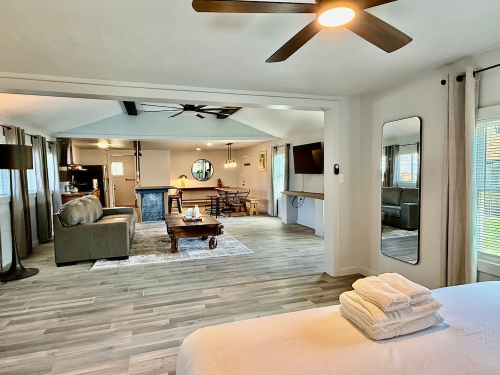 Comfortable Studio With Modern Touches 9A
