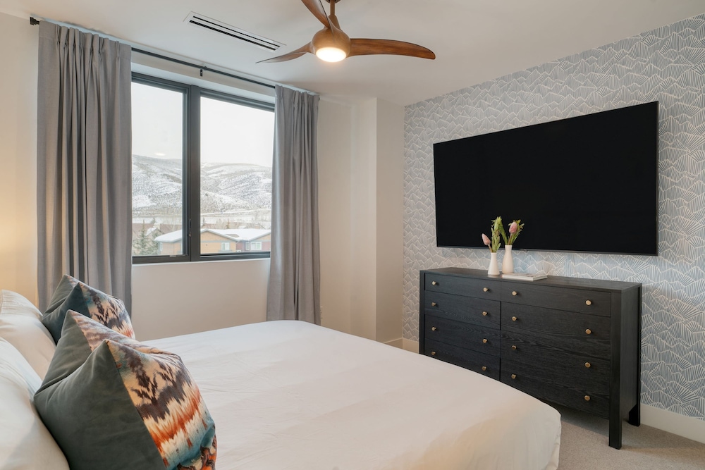 Alpine Oasis Luxury Living Near Vail With Outdoor Oasis Pool and Game Room