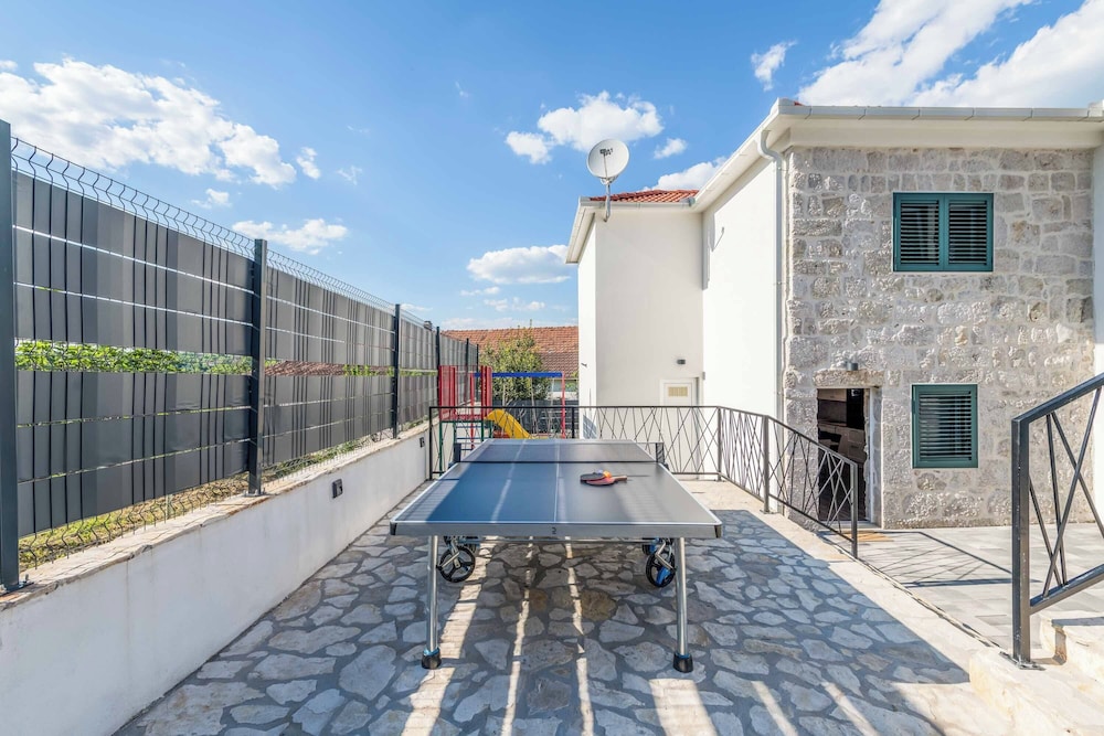 Villa Elegant Stone