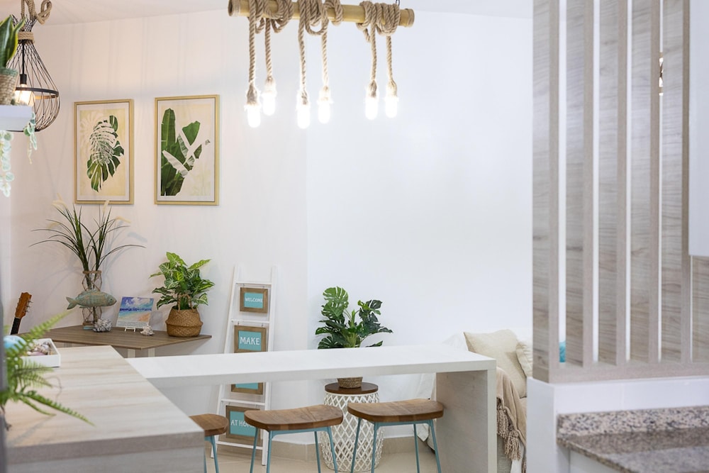 The Farallon Beach Condo by Acomodo