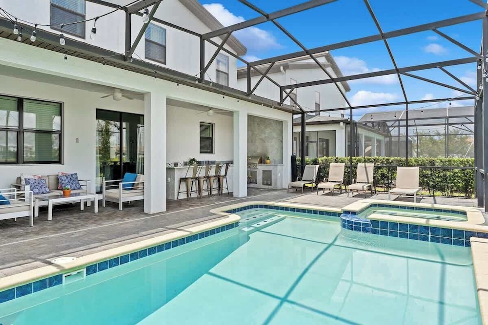 Luxury Decor 6BR at Storey Lake Sleeps 16