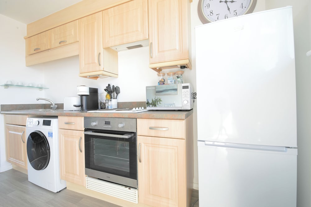 2 Bed Apartment Overlooking Water