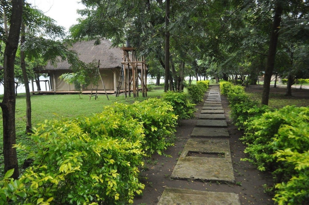 Ntoroko Game Lodge view 3