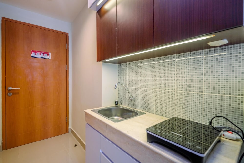 Restful and Tidy Studio at Evenciio Margonda Apartment view 4