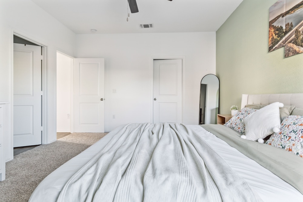 Austin Getaway: Come, Stay, And Play! 4 Bedroom Home by RedAwning - Image 5