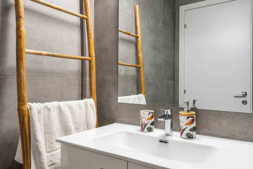 Blu Horizon - Stylish Living with Pool & Balconies in Protaras