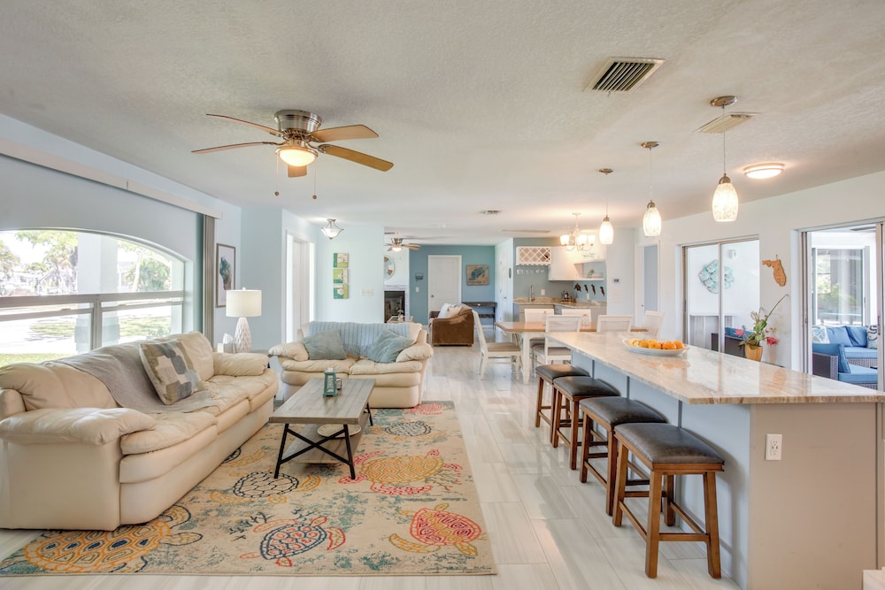 2 Mi to Beach: Canal-front Home in Cape Coral!