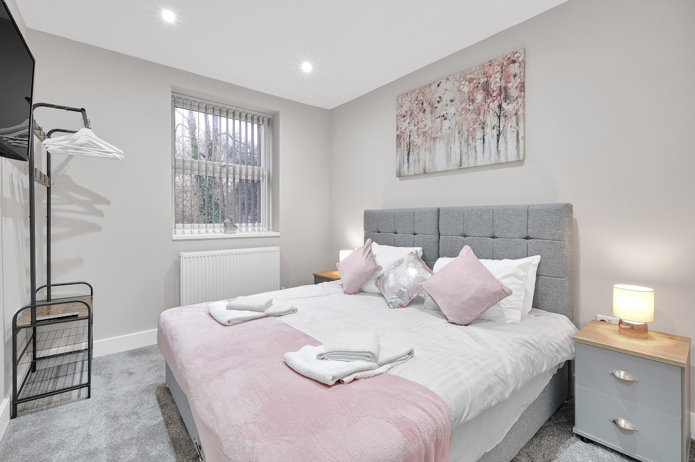 Crown Place 2 & 3 Bedroom Luxury Apts view 5
